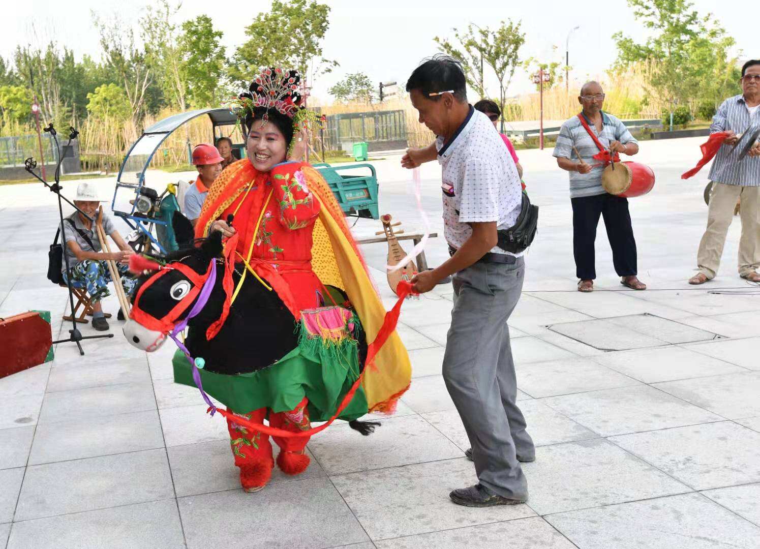 凤阳县群众的文娱生活.jpg