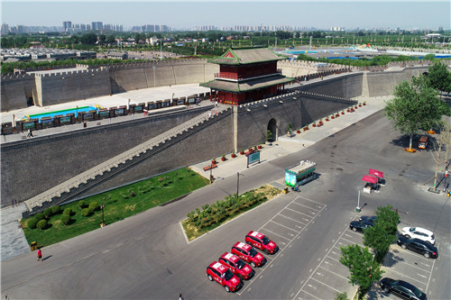 ”沿习之路“采访车队在正定县古城南门下的免费停车场。-河宁 摄(无人机航拍)_副本.jpg