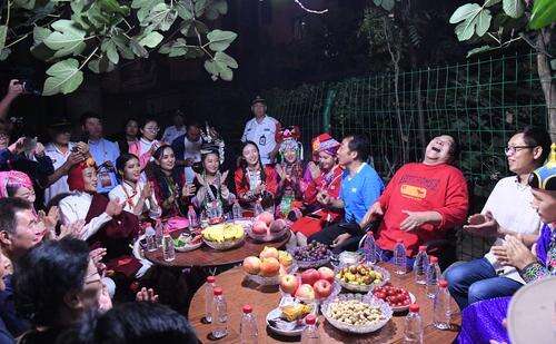 高新海开怀大笑.jpg 高新海开怀大笑.jpg