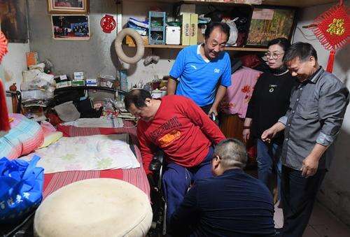 高新海和他的邻居们.jpg 高新海和他的邻居们.jpg