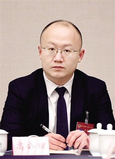 高公璞.jpg 高公璞.jpg