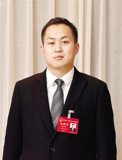 杨云泽.jpg 杨云泽.jpg