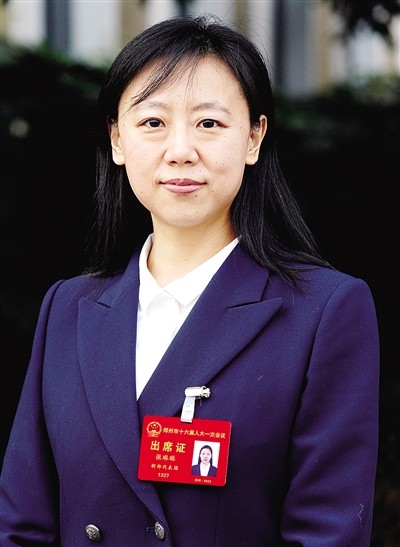 张琳琳.jpg 张琳琳.jpg