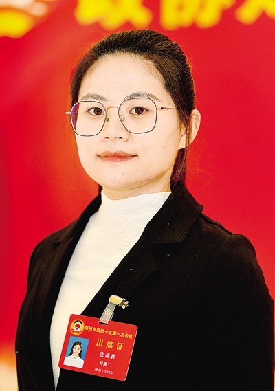 张亚君.jpg 张亚君.jpg