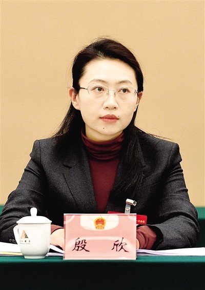 殷欣.jpg 殷欣.jpg