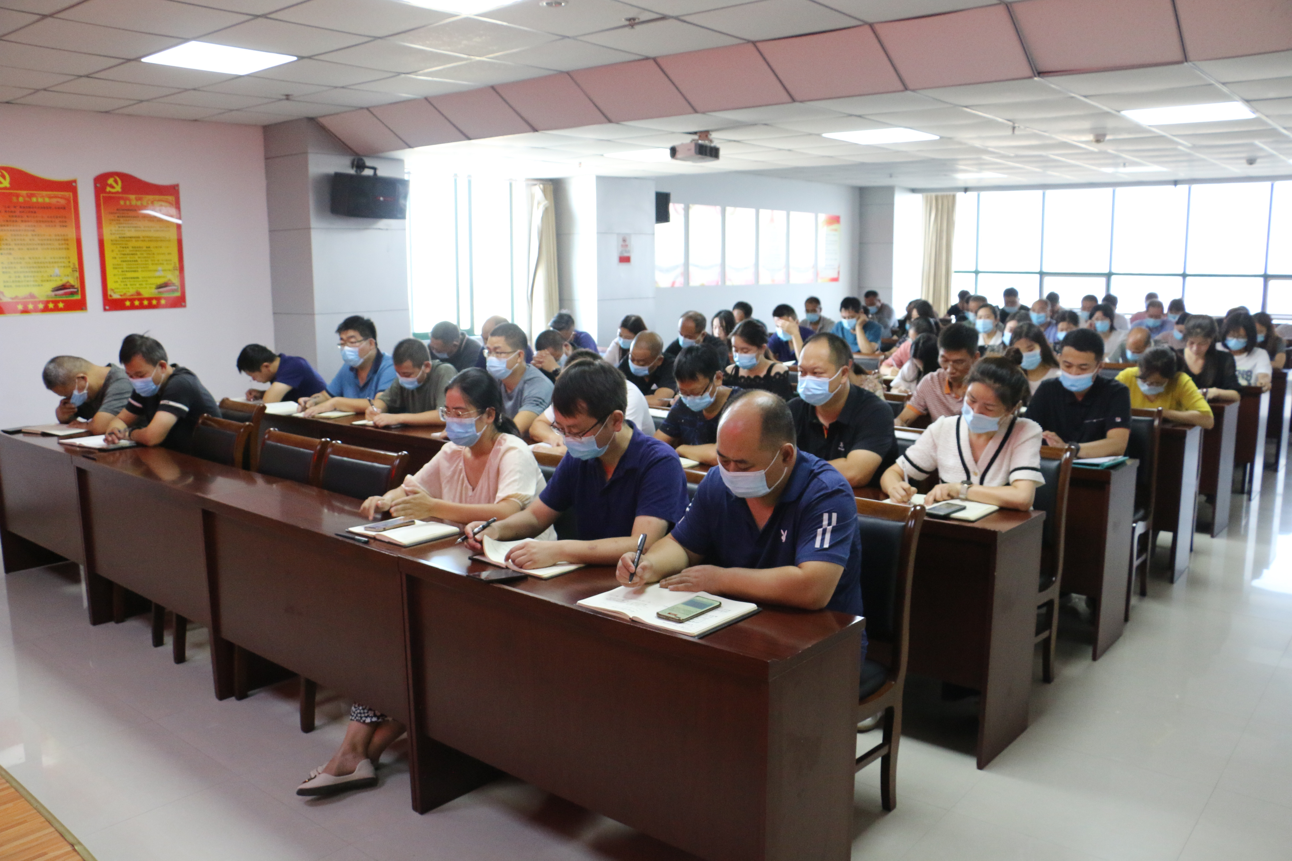 巩义市永安路街道传达学习巩义市第七次党代会会议精神