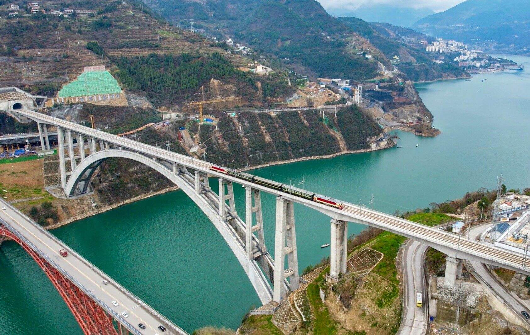 郑渝高铁万州北至巫山段进入联调联试阶段-大象网