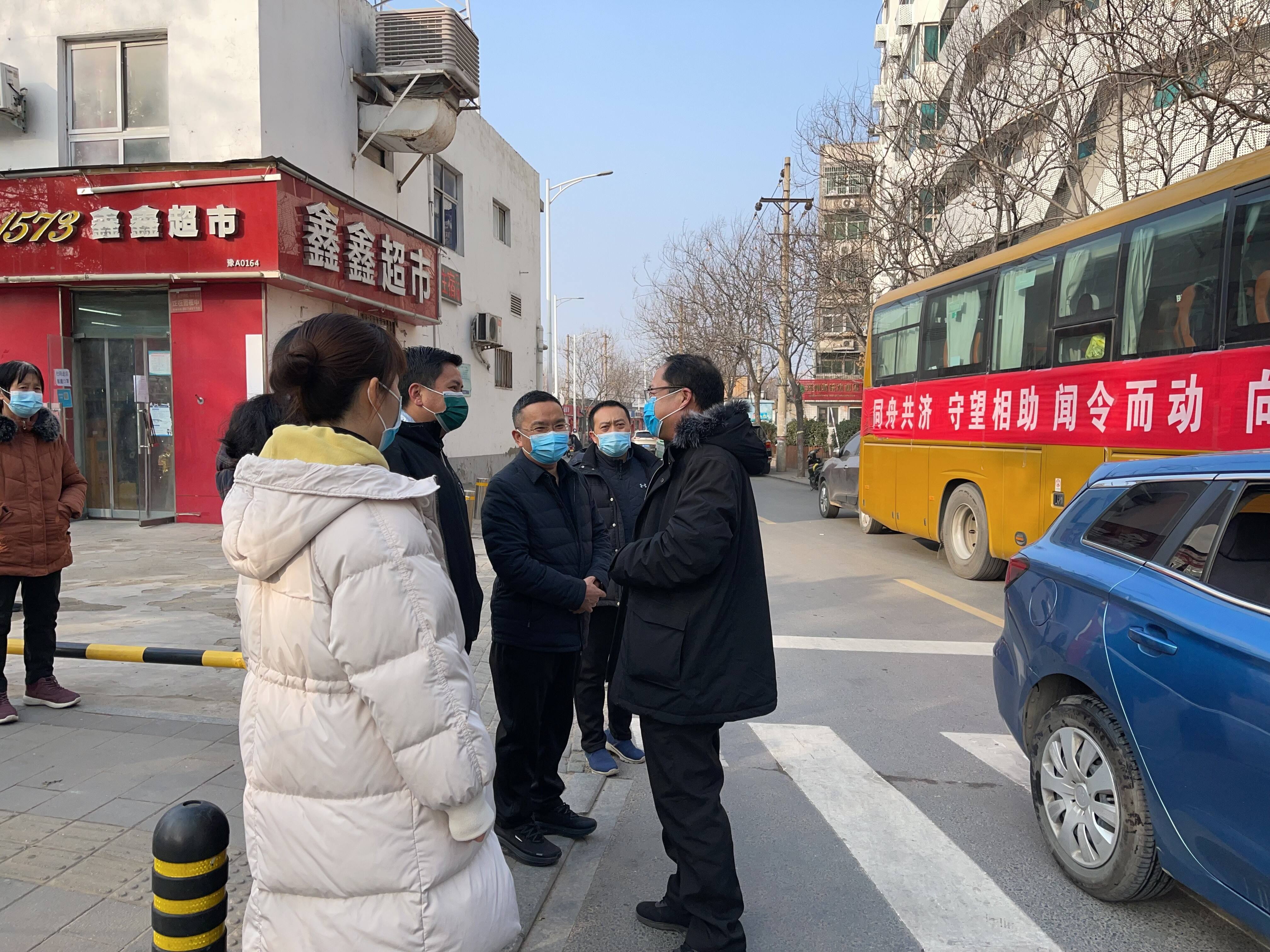 三官庙街道欢送南阳支援郑州核酸采样队