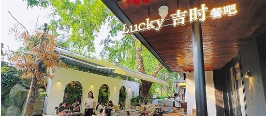 杭州运河畔小河直街上的吉时餐吧.jpg